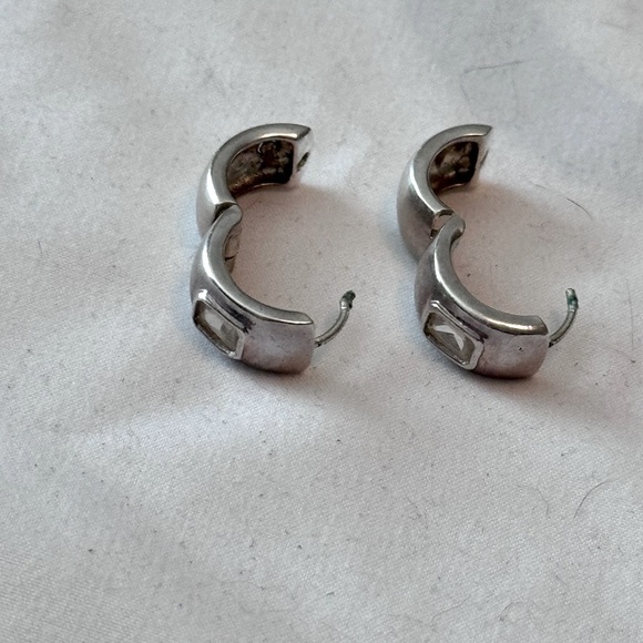 ✨ .925 Sterling Silver Huggie Earrings w/ White Pave Crystals – Big Sparkle ✨ - Picture 14 of 15